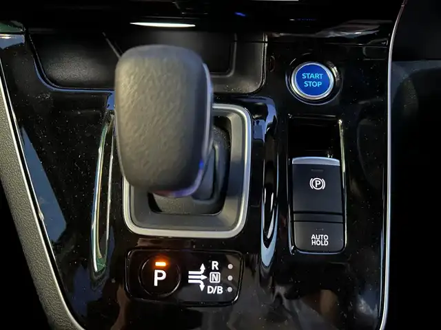 日産 セレナ e－パワー ハイウェイスター V 静岡県 2021(令3)年 2.7万km アズライトブルー エンジンスタートボタン/パワーウィンドウ/パワーステアリング/スマートキー/WAC/クルーズコントロール（追従走行有）/後席用モニター/USB入力端子/純正ETC/全方位カメラ/SDナビ（フルセグTV、BT接続、CDチェンジャー）/三列シート/ウォークスルー/純正フロアマット/布系シート/両側パワースライドドア/純正アルミホイール/ABS/横滑り防止装置/オートライト/オートマチックハイビーム/前後コーナーセンサー/LEDヘッドライト/W+サイドエアバック/衝突軽減システム/プロパイロット付き