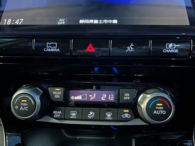 日産 セレナ e－パワー ハイウェイスター V 静岡県 2021(令3)年 2.7万km アズライトブルー エンジンスタートボタン/パワーウィンドウ/パワーステアリング/スマートキー/WAC/クルーズコントロール（追従走行有）/後席用モニター/USB入力端子/純正ETC/全方位カメラ/SDナビ（フルセグTV、BT接続、CDチェンジャー）/三列シート/ウォークスルー/純正フロアマット/布系シート/両側パワースライドドア/純正アルミホイール/ABS/横滑り防止装置/オートライト/オートマチックハイビーム/前後コーナーセンサー/LEDヘッドライト/W+サイドエアバック/衝突軽減システム/プロパイロット付き