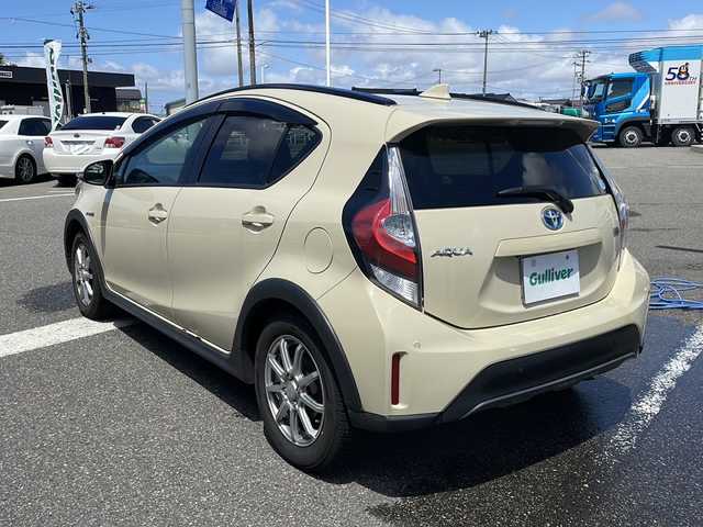 トヨタ アクア クロスオーバー グラム 新潟県 2019(平31)年 1.8万km ベージュ ワンオーナー/夏タイヤ積載/純正SDナビ/（TV/DVD/Bluetooth）/衝突軽減/パーキングサポートブレーキ/クリアランスソナー/先行車発進検知/車線逸脱警報/バックカメラ/ハーフレザー/ステアリングスイッチ/シガーソケット/フロアマット/ヘッドライトレベライザー/ウィンカーミラー/電格ミラー/ドアバイザー/スペアキー×１