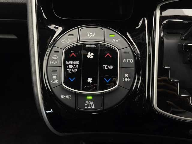 トヨタ ヴォクシー ZS 煌Ⅱ 長野県 2019(令1)年 3.1万km ホワイトパールクリスタルシャイン 純正SDナビ&フルセグTV&CD&DVD&BT/クルーズコントロール/車線逸脱警報/プリクラッシュセーフティ/コーナーセンサー/アイドリングストップ/オートマチックハイビーム/パーキングアシスト/両側パワースライドドア/ステアリングスイッチ/ウォークスルー/2列目サンシェード/バックカメラ/ビルトインETC2.0/LEDヘッドライト/オートライト/フロントフォグランプ/電動格納ミラー/ウィンカーミラー/純正16インチAW装着/純正フロアマット/プッシュスタート/スマートキー