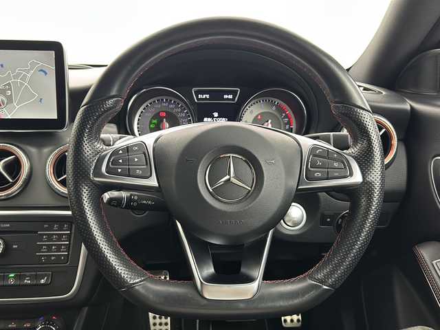 メルセデス・ベンツ ＣＬＡ２５０ 4MATIC 秋田県 2016(平28)年 6.8万km コスモスブラック ４ＷＤ/純正ＨＤＤナビ/　(CD/DVD/フルセグTV/Bluetooth/USB)/バックカメラ/アダプティブクルーズコントロール/パワーシート/ヒートシーター/パドルシフト/純正フロアマット/オートライト/プッシュスタート/スマートキー/スペアキー/取扱説明書/保証書