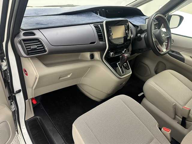 日産 セレナ X VセレクションⅡ 兵庫県 2019(平31)年 6.9万km ブリリアントホワイトパール ・純正SDナビ/・CD/DVD/BT/AUX/フルセグTV/・アラウンドビューモニター/・両側パワースライドア/・ビルドインETC/・デジタルインナーミラー/・プロパイロット/・レーダークルーズコントロール/・レーンディパーチャーアラート/・前後コーナーセンサー/・電子パーキングブレーキ/・パーキングアシスト/・LEDヘッドライト/・LEDフォグランプ/・オートライト/・純正フロアマット/・ドアバイザー/・スマートキー/・スペアキー/・プッシュスタート