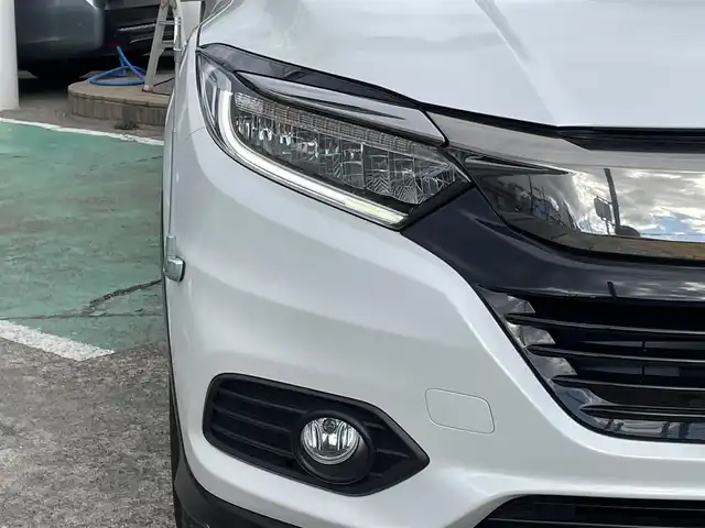 ホンダ ヴェゼル X ホンダセンシング 神奈川県 2018(平30)年 0.4万km プラチナホワイトパール ワンオーナー/純正メモリナビ/　（CD・DVD・Bluetooth）/フルセグTV/ホンダセンシング/アダプティブクルーズコントロール/LEDヘッドライト/ビルトインETC/バックカメラ/スマートキー×2/純正16インチAW/保証書/取扱説明書