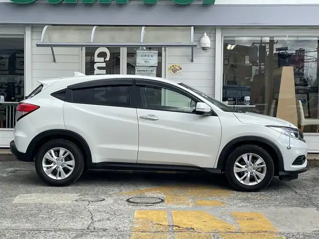 ホンダ ヴェゼル X ホンダセンシング 神奈川県 2018(平30)年 0.4万km プラチナホワイトパール ワンオーナー/純正メモリナビ/　（CD・DVD・Bluetooth）/フルセグTV/ホンダセンシング/アダプティブクルーズコントロール/LEDヘッドライト/ビルトインETC/バックカメラ/スマートキー×2/純正16インチAW/保証書/取扱説明書