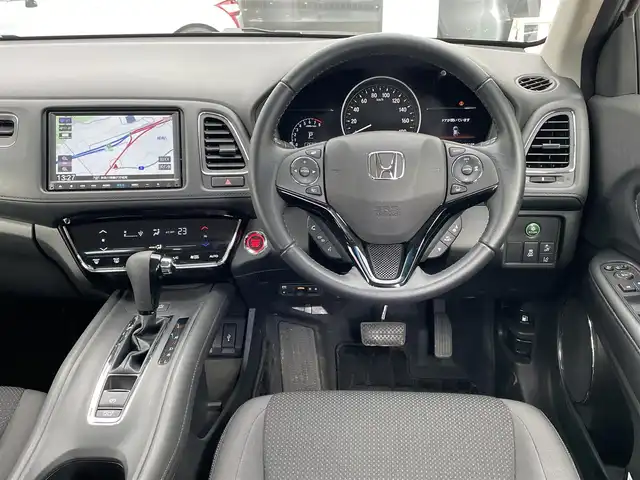 ホンダ ヴェゼル X ホンダセンシング 神奈川県 2018(平30)年 0.4万km プラチナホワイトパール ワンオーナー/純正メモリナビ/　（CD・DVD・Bluetooth）/フルセグTV/ホンダセンシング/アダプティブクルーズコントロール/LEDヘッドライト/ビルトインETC/バックカメラ/スマートキー×2/純正16インチAW/保証書/取扱説明書