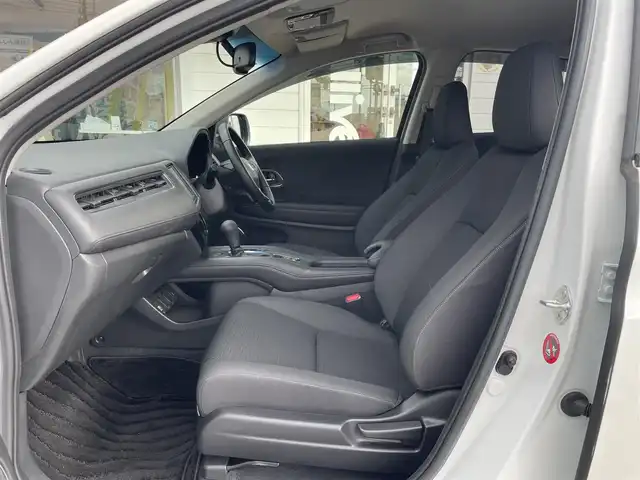 ホンダ ヴェゼル X ホンダセンシング 神奈川県 2018(平30)年 0.4万km プラチナホワイトパール ワンオーナー/純正メモリナビ/　（CD・DVD・Bluetooth）/フルセグTV/ホンダセンシング/アダプティブクルーズコントロール/LEDヘッドライト/ビルトインETC/バックカメラ/スマートキー×2/純正16インチAW/保証書/取扱説明書