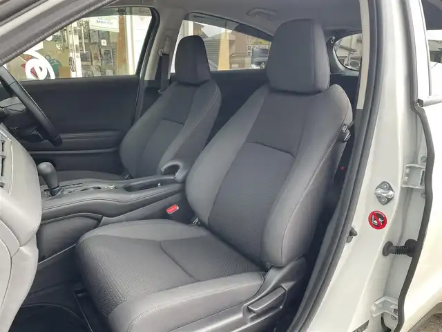 ホンダ ヴェゼル X ホンダセンシング 神奈川県 2018(平30)年 0.4万km プラチナホワイトパール ワンオーナー/純正メモリナビ/　（CD・DVD・Bluetooth）/フルセグTV/ホンダセンシング/アダプティブクルーズコントロール/LEDヘッドライト/ビルトインETC/バックカメラ/スマートキー×2/純正16インチAW/保証書/取扱説明書