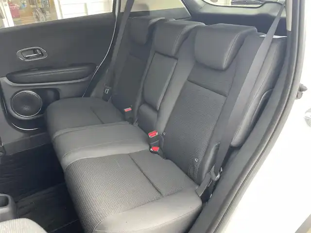 ホンダ ヴェゼル X ホンダセンシング 神奈川県 2018(平30)年 0.4万km プラチナホワイトパール ワンオーナー/純正メモリナビ/　（CD・DVD・Bluetooth）/フルセグTV/ホンダセンシング/アダプティブクルーズコントロール/LEDヘッドライト/ビルトインETC/バックカメラ/スマートキー×2/純正16インチAW/保証書/取扱説明書