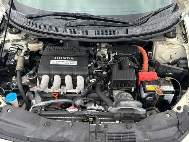 ホンダ ＣＲ－Ｚ β 鹿児島県 2013(平25)年 8.4万km プレミアムホワイトパール ワンオーナー/純正ＳＤナビ/　　CD/DVD/ワンセグ/バックカメラ/クルーズコントロール/HIDヘッドライト/アイドリングストップ/純正フロアマット/横滑り防止装置/盗難防止装置/取扱説明書