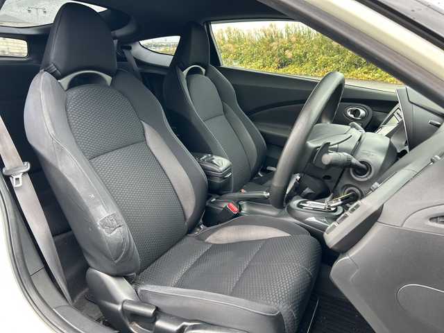 ホンダ ＣＲ－Ｚ β 鹿児島県 2013(平25)年 8.4万km プレミアムホワイトパール ワンオーナー/純正ＳＤナビ/　　CD/DVD/ワンセグ/バックカメラ/クルーズコントロール/HIDヘッドライト/アイドリングストップ/純正フロアマット/横滑り防止装置/盗難防止装置/取扱説明書