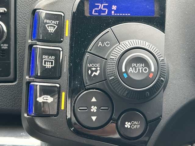 ホンダ ＣＲ－Ｚ β 鹿児島県 2013(平25)年 8.4万km プレミアムホワイトパール ワンオーナー/純正ＳＤナビ/　　CD/DVD/ワンセグ/バックカメラ/クルーズコントロール/HIDヘッドライト/アイドリングストップ/純正フロアマット/横滑り防止装置/盗難防止装置/取扱説明書