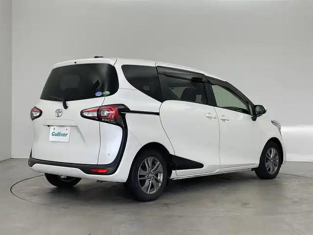 トヨタ シエンタ G クエロ 埼玉県 2019(令1)年 3.1万km ホワイトパールクリスタルシャイン 　純正メモリーナビ/　フルセグTV/　Bluetooth/　CD/DVD/　純正フリップダウンモニター/　純正ドライブレコーダー/　ビルトインETC/　トヨタセーフティセンス/　コーナーセンサー/　LEDヘッドライト/　フォグランプ/　ハーフレザーシート/　純正15インチAW/　スマートキー/　革巻ステアリング/　フロアマット/　ドアバイザー