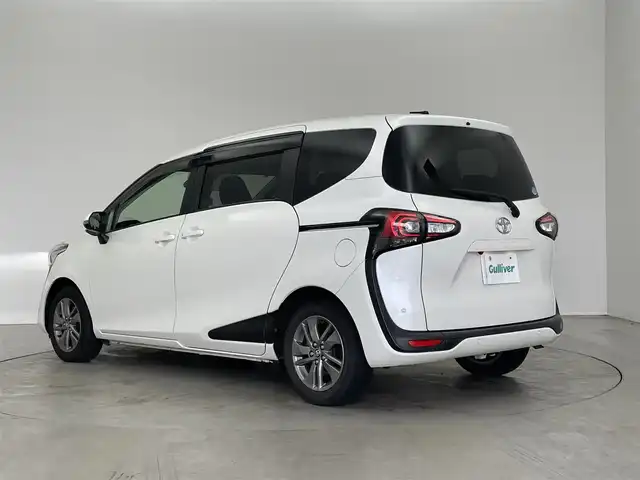 トヨタ シエンタ G クエロ 埼玉県 2019(令1)年 3.1万km ホワイトパールクリスタルシャイン 　純正メモリーナビ/　フルセグTV/　Bluetooth/　CD/DVD/　純正フリップダウンモニター/　純正ドライブレコーダー/　ビルトインETC/　トヨタセーフティセンス/　コーナーセンサー/　LEDヘッドライト/　フォグランプ/　ハーフレザーシート/　純正15インチAW/　スマートキー/　革巻ステアリング/　フロアマット/　ドアバイザー