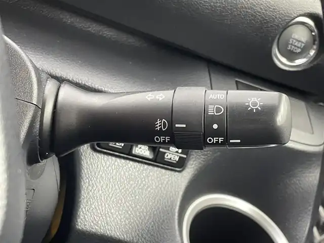 トヨタ シエンタ G クエロ 埼玉県 2019(令1)年 3.1万km ホワイトパールクリスタルシャイン 　純正メモリーナビ/　フルセグTV/　Bluetooth/　CD/DVD/　純正フリップダウンモニター/　純正ドライブレコーダー/　ビルトインETC/　トヨタセーフティセンス/　コーナーセンサー/　LEDヘッドライト/　フォグランプ/　ハーフレザーシート/　純正15インチAW/　スマートキー/　革巻ステアリング/　フロアマット/　ドアバイザー