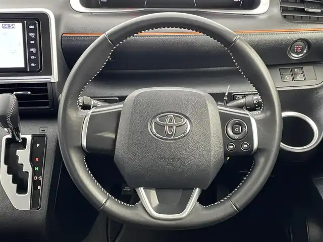 トヨタ シエンタ G クエロ 埼玉県 2019(令1)年 3.1万km ホワイトパールクリスタルシャイン 　純正メモリーナビ/　フルセグTV/　Bluetooth/　CD/DVD/　純正フリップダウンモニター/　純正ドライブレコーダー/　ビルトインETC/　トヨタセーフティセンス/　コーナーセンサー/　LEDヘッドライト/　フォグランプ/　ハーフレザーシート/　純正15インチAW/　スマートキー/　革巻ステアリング/　フロアマット/　ドアバイザー