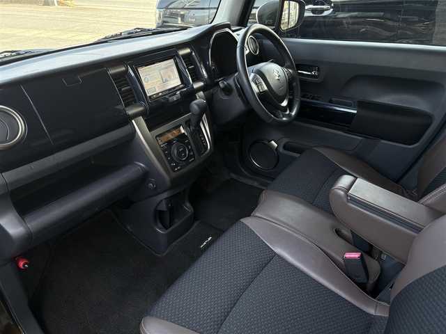 スズキ ハスラー Jスタイル Ⅲ ターボ 福岡県 2018(平30)年 7.3万km ブレイブカーキパール/スチールシルバー ワンオーナー/取説・新車保証書・有/スマートキースペア有/デュアルカメラブレーキサポート/：衝突軽減システム/：誤発進抑制機能/：車線逸脱警報機能/：ふらつき警報機能/：先行車発進お知らせ機能/シートヒーター（運転席・助手席）/HIDヘッドライト/：オートライト/ブラウン合皮ネイビーファブリックシート/シートヒーター（運転席・助手席）/シートバックテーブル（助手席側）/社外SDナビ/　フルセグTV/DVDビデオ　/　Bluetooth：バックカメラ