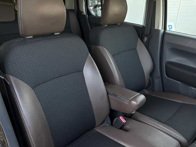 スズキ ハスラー Jスタイル Ⅲ ターボ 福岡県 2018(平30)年 7.3万km ブレイブカーキパール/スチールシルバー ワンオーナー/取説・新車保証書・有/スマートキースペア有/デュアルカメラブレーキサポート/：衝突軽減システム/：誤発進抑制機能/：車線逸脱警報機能/：ふらつき警報機能/：先行車発進お知らせ機能/シートヒーター（運転席・助手席）/HIDヘッドライト/：オートライト/ブラウン合皮ネイビーファブリックシート/シートヒーター（運転席・助手席）/シートバックテーブル（助手席側）/社外SDナビ/　フルセグTV/DVDビデオ　/　Bluetooth：バックカメラ