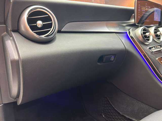 メルセデス・ベンツ Ｃ２２０ｄ ワゴン ローレウスエディション 千葉県 2019(令1)年 4万km 白 ＨＵＤ　/純正ナビ　/バックカメラ　/ＡＣＣ　/ブラックレザーシート　/シートヒーター　/メモリーパワーシート　/ＬＥＤヘッドライト　/オートライト　/ドライブレコーダー　/アイドリングストップ　/ＥＴＣ