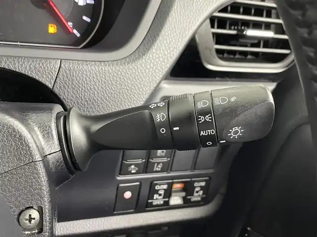 トヨタ ノア Si ダブルバイビーⅡ 埼玉県 2020(令2)年 5.5万km ホワイトパールクリスタルシャイン モデリスタフルエアロ/純正9インチナビ　NSZT-Y68T/(Bluetooth/CD/DVD/AM/FM)/地デジフルセグ/バックカメラ/前後ドライブレコーダー/ETC/クルーズコントロール/オートマチックハイビーム/車線逸脱警報/衝突軽減ブレーキ/クリアランスソナー/先行車発進お知らせ機能/両側パワースライドドア/プッシュスタート/フロントフォグランプ/ウィンカーミラー/ロールサンシェード/純正フロアマット/純正ドアバイザー/純正16インチアルミホイール