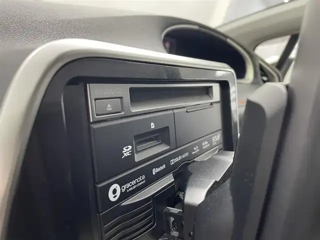 トヨタ シエンタ ハイブリッド G クエロ 埼玉県 2021(令3)年 3.3万km シルバーM ９インチナビ　アラウンドビューモニター　クルーズコントロール　シートヒーター　ドライブレコーダー　両側パワースライドドア　コーナーセンサー　衝突軽減システム　１００Ｖ電源　ＬＥＤヘッドライト　ＥＴＣ