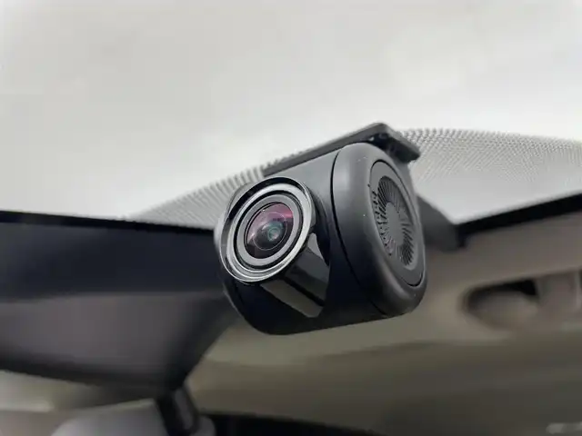 トヨタ シエンタ ハイブリッド G クエロ 埼玉県 2021(令3)年 3.3万km シルバーM ９インチナビ　アラウンドビューモニター　クルーズコントロール　シートヒーター　ドライブレコーダー　両側パワースライドドア　コーナーセンサー　衝突軽減システム　１００Ｖ電源　ＬＥＤヘッドライト　ＥＴＣ