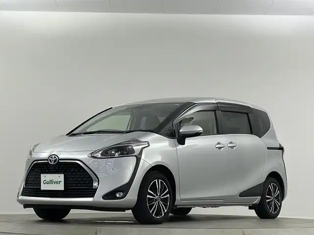 トヨタ シエンタ ハイブリッド G クエロ 埼玉県 2021(令3)年 3.3万km シルバーM ９インチナビ　アラウンドビューモニター　クルーズコントロール　シートヒーター　ドライブレコーダー　両側パワースライドドア　コーナーセンサー　衝突軽減システム　１００Ｖ電源　ＬＥＤヘッドライト　ＥＴＣ