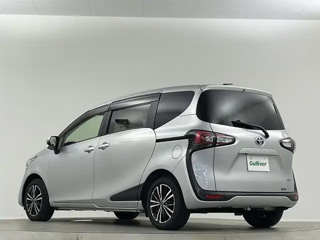 トヨタ シエンタ ハイブリッド G クエロ 埼玉県 2021(令3)年 3.3万km シルバーM ９インチナビ　アラウンドビューモニター　クルーズコントロール　シートヒーター　ドライブレコーダー　両側パワースライドドア　コーナーセンサー　衝突軽減システム　１００Ｖ電源　ＬＥＤヘッドライト　ＥＴＣ