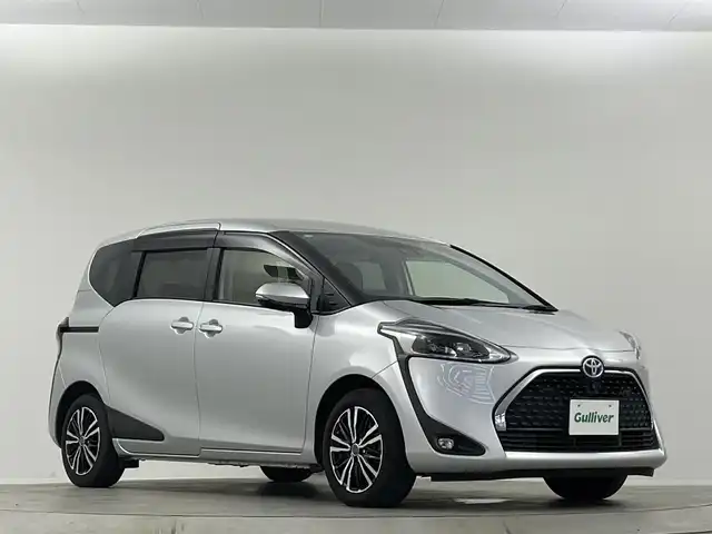 トヨタ シエンタ ハイブリッド G クエロ 埼玉県 2021(令3)年 3.3万km シルバーM ９インチナビ　アラウンドビューモニター　クルーズコントロール　シートヒーター　ドライブレコーダー　両側パワースライドドア　コーナーセンサー　衝突軽減システム　１００Ｖ電源　ＬＥＤヘッドライト　ＥＴＣ