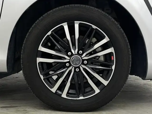 トヨタ シエンタ ハイブリッド G クエロ 埼玉県 2021(令3)年 3.3万km シルバーM ９インチナビ　アラウンドビューモニター　クルーズコントロール　シートヒーター　ドライブレコーダー　両側パワースライドドア　コーナーセンサー　衝突軽減システム　１００Ｖ電源　ＬＥＤヘッドライト　ＥＴＣ