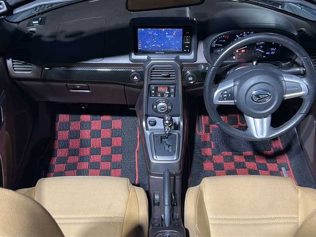 ダイハツ コペン ローブ 茨城県 2015(平27)年 6.1万km リキッドシルバーM ワンオーナー/純正7インチナビ/Bluetooth/フルセグTV/CD/DVD/バックカメラ/LEDヘッドライト/オートライト/ハーフレザー/シートヒーター/横滑り防止装置/盗難防止装置/純正16インチアアルミホイール/純正フロアマット/USBポート/アイドリングストップ/ETC/プッシュスタート/スマートキー/禁煙車