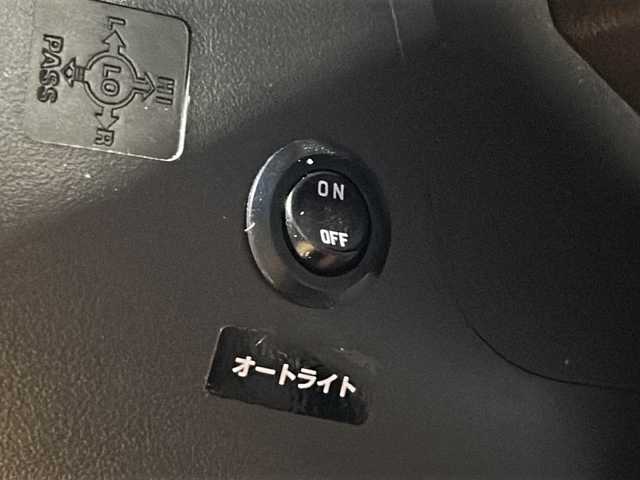 ダイハツ コペン ローブ 茨城県 2015(平27)年 6.1万km リキッドシルバーM ワンオーナー/純正7インチナビ/Bluetooth/フルセグTV/CD/DVD/バックカメラ/LEDヘッドライト/オートライト/ハーフレザー/シートヒーター/横滑り防止装置/盗難防止装置/純正16インチアアルミホイール/純正フロアマット/USBポート/アイドリングストップ/ETC/プッシュスタート/スマートキー/禁煙車