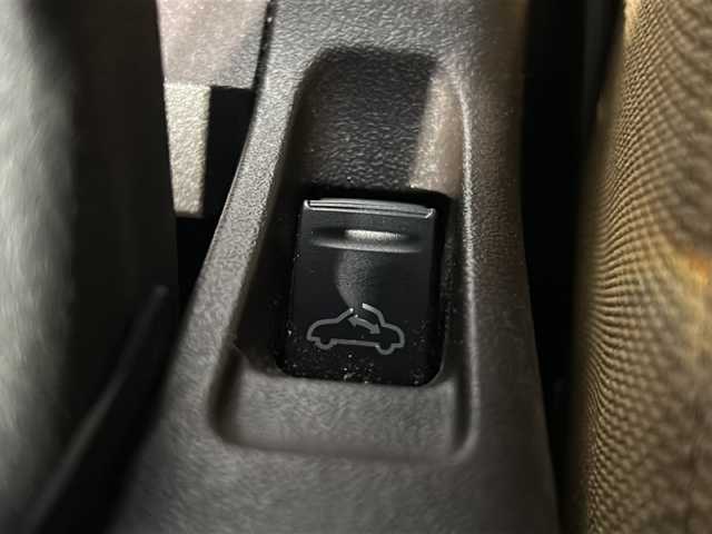 ダイハツ コペン ローブ 茨城県 2015(平27)年 6.1万km リキッドシルバーM ワンオーナー/純正7インチナビ/Bluetooth/フルセグTV/CD/DVD/バックカメラ/LEDヘッドライト/オートライト/ハーフレザー/シートヒーター/横滑り防止装置/盗難防止装置/純正16インチアアルミホイール/純正フロアマット/USBポート/アイドリングストップ/ETC/プッシュスタート/スマートキー/禁煙車