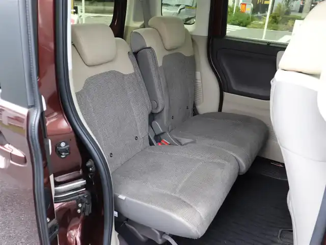 ホンダ Ｎ ＢＯＸ G L ターボ ホンダセンシング 神奈川県 2017(平29)年 3.9万km プレミアムアガットブラウンP ターボ/ホンダセンシング（安全支援システム）/：衝突軽減ブレーキ/：誤発進抑制機能/：後方誤発進抑制機能/：歩行車事故低減ステアリング/：先行車発進お知らせ機能/：アダプティブクルーズコントロール/：車線維持支援システム/：オートハイビーム/：標識認識機能/：路外逸脱抑制機能/両側パワースライドドア /LEDヘッドランプ/：オートヘッドライト/ビルトインETC/HONDA純正8インチプレミアムインターナビ/：フルセグTV/：CD DVD再生/：Bluetoothオーディオ/：バックカメラ/ロールサンシェード（後席左右）/シートリフター（運転席）/：シートバックポケット/純正フロアマット/：ドアバイザー/スマホ充電/ーーーーーーーーーーーーーーーーーーーーーーー/保証書/取扱説明書/ナビ取説/スペアスマートキー×1本