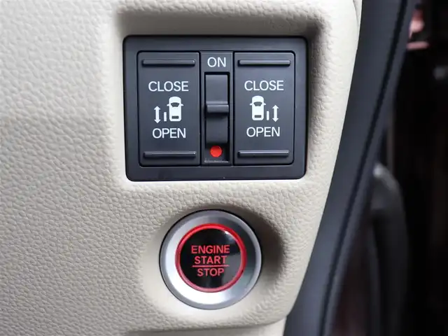 ホンダ Ｎ ＢＯＸ G L ターボ ホンダセンシング 神奈川県 2017(平29)年 3.9万km プレミアムアガットブラウンP ターボ/ホンダセンシング（安全支援システム）/：衝突軽減ブレーキ/：誤発進抑制機能/：後方誤発進抑制機能/：歩行車事故低減ステアリング/：先行車発進お知らせ機能/：アダプティブクルーズコントロール/：車線維持支援システム/：オートハイビーム/：標識認識機能/：路外逸脱抑制機能/両側パワースライドドア /LEDヘッドランプ/：オートヘッドライト/ビルトインETC/HONDA純正8インチプレミアムインターナビ/：フルセグTV/：CD DVD再生/：Bluetoothオーディオ/：バックカメラ/ロールサンシェード（後席左右）/シートリフター（運転席）/：シートバックポケット/純正フロアマット/：ドアバイザー/スマホ充電/ーーーーーーーーーーーーーーーーーーーーーーー/保証書/取扱説明書/ナビ取説/スペアスマートキー×1本