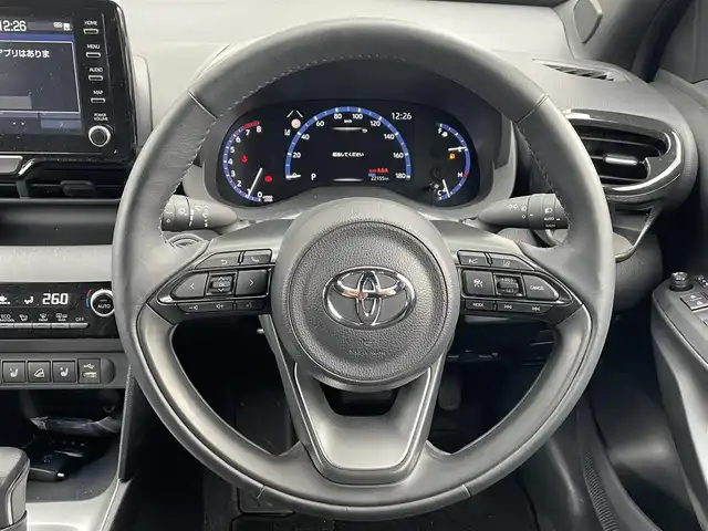 トヨタ ヤリスクロス Z 道央・札幌 2023(令5)年 2.3万km プラチナホワイトパールマイカ ・4WD/・寒冷地仕様/・純正ディスプレイオーディオ/BT&USB&AppleCarPlay(有線のみ)/・衝突軽減ブレーキ/・全方位カメラ/・バックカメラ/・サイドカメラ/・前後社外ドライブレコーダー/・パワーシート(運転席のみ)/・ハーフレザーシート/・ビルトインETC/・クルーズコントロール/・ステアリングヒーター/・ハンズフリー/・ヘルプネットスイッチ(SOSボタン)/・ABS/・横滑り防止装置/・レーンキープアシスト/・盗難防止装置/・オートライト/・オートマチックハイビーム/・ダウンヒルアシストコントロール/・オートリトラミラー/・LEDヘッドライト/・純正AW付夏タイヤ/・スペアキー1本/・エンジンスターター/・保証書/・取扱説明書