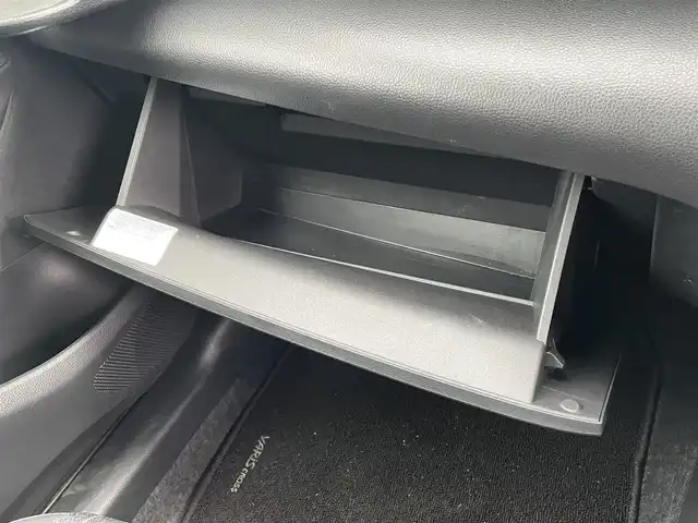 トヨタ ヤリスクロス Z 道央・札幌 2023(令5)年 2.3万km プラチナホワイトパールマイカ ・4WD/・寒冷地仕様/・純正ディスプレイオーディオ/BT&USB&AppleCarPlay(有線のみ)/・衝突軽減ブレーキ/・全方位カメラ/・バックカメラ/・サイドカメラ/・前後社外ドライブレコーダー/・パワーシート(運転席のみ)/・ハーフレザーシート/・ビルトインETC/・クルーズコントロール/・ステアリングヒーター/・ハンズフリー/・ヘルプネットスイッチ(SOSボタン)/・ABS/・横滑り防止装置/・レーンキープアシスト/・盗難防止装置/・オートライト/・オートマチックハイビーム/・ダウンヒルアシストコントロール/・オートリトラミラー/・LEDヘッドライト/・純正AW付夏タイヤ/・スペアキー1本/・エンジンスターター/・保証書/・取扱説明書