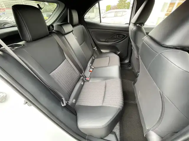 トヨタ ヤリスクロス Z 道央・札幌 2023(令5)年 2.3万km プラチナホワイトパールマイカ ・4WD/・寒冷地仕様/・純正ディスプレイオーディオ/BT&USB&AppleCarPlay(有線のみ)/・衝突軽減ブレーキ/・全方位カメラ/・バックカメラ/・サイドカメラ/・前後社外ドライブレコーダー/・パワーシート(運転席のみ)/・ハーフレザーシート/・ビルトインETC/・クルーズコントロール/・ステアリングヒーター/・ハンズフリー/・ヘルプネットスイッチ(SOSボタン)/・ABS/・横滑り防止装置/・レーンキープアシスト/・盗難防止装置/・オートライト/・オートマチックハイビーム/・ダウンヒルアシストコントロール/・オートリトラミラー/・LEDヘッドライト/・純正AW付夏タイヤ/・スペアキー1本/・エンジンスターター/・保証書/・取扱説明書