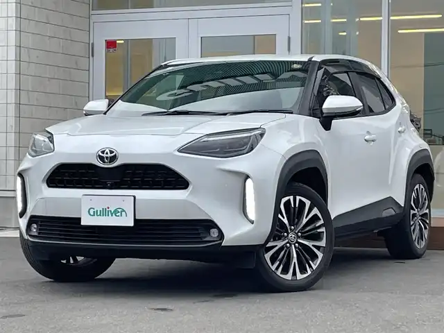 トヨタ ヤリスクロス Z 道央・札幌 2023(令5)年 2.3万km プラチナホワイトパールマイカ ・4WD/・寒冷地仕様/・純正ディスプレイオーディオ/BT&USB&AppleCarPlay(有線のみ)/・衝突軽減ブレーキ/・全方位カメラ/・バックカメラ/・サイドカメラ/・前後社外ドライブレコーダー/・パワーシート(運転席のみ)/・ハーフレザーシート/・ビルトインETC/・クルーズコントロール/・ステアリングヒーター/・ハンズフリー/・ヘルプネットスイッチ(SOSボタン)/・ABS/・横滑り防止装置/・レーンキープアシスト/・盗難防止装置/・オートライト/・オートマチックハイビーム/・ダウンヒルアシストコントロール/・オートリトラミラー/・LEDヘッドライト/・純正AW付夏タイヤ/・スペアキー1本/・エンジンスターター/・保証書/・取扱説明書