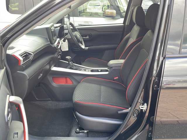 トヨタ ライズ Z 佐賀県 2023(令5)年 3万km ブラックマイカメタリック 社外ナビ(MDV-S810L)/Bluetooth/CD/DVD/USB/フルセグTV/アラウンドビューモニター/トヨタセーフティセンス/・追従機能付きクルーズコントロール/・衝突軽減システム/・レーンキープアシスト/・クリアランスソナー/・前後コーナーセンサー/・ブレーキホールド/LEDオートライト／オートマチックハイビーム/オートエアコン/前席シートヒーター/布系シート/ETC/スペアキー/保証書/取扱説明書/点検記録簿(R5)