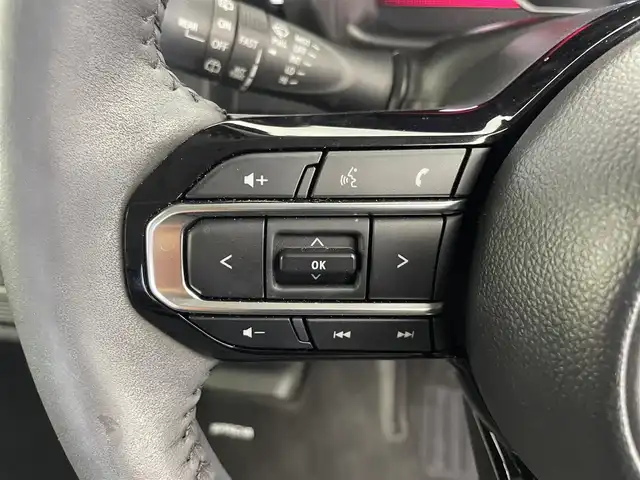 スズキ スペーシア カスタム HYBRID XS 富山県 2025(令7)年 0.8万km ピュアホワイトパール/ブラック2トーン 純正ナビ（AM/FM/BT/USB/フルセグ）/全方位カメラ/ドライブレコーダー/ETC/両側パワースライドドア/ハーフレザーシート/シートヒーター/ハンドルヒーター/衝突被害軽減システム/レーダークルーズコントロール/レーンキープアシスト/コーナーセンサー/横滑り防止装置/ヘッドアップディスプレイ/オートホールド付電子パーキング/純正アルミホイール/純正フロアマット/ハンドルヒーター/革巻きステアリング/ステアリングスイッチ/オートLEDライト/フォグライト/スマートキー