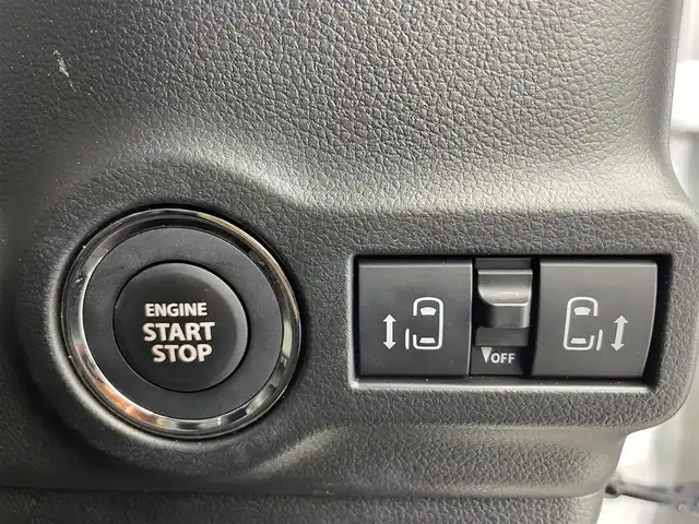 スズキ スペーシア カスタム HYBRID XS 富山県 2025(令7)年 0.8万km ピュアホワイトパール/ブラック2トーン 純正ナビ（AM/FM/BT/USB/フルセグ）/全方位カメラ/ドライブレコーダー/ETC/両側パワースライドドア/ハーフレザーシート/シートヒーター/ハンドルヒーター/衝突被害軽減システム/レーダークルーズコントロール/レーンキープアシスト/コーナーセンサー/横滑り防止装置/ヘッドアップディスプレイ/オートホールド付電子パーキング/純正アルミホイール/純正フロアマット/ハンドルヒーター/革巻きステアリング/ステアリングスイッチ/オートLEDライト/フォグライト/スマートキー