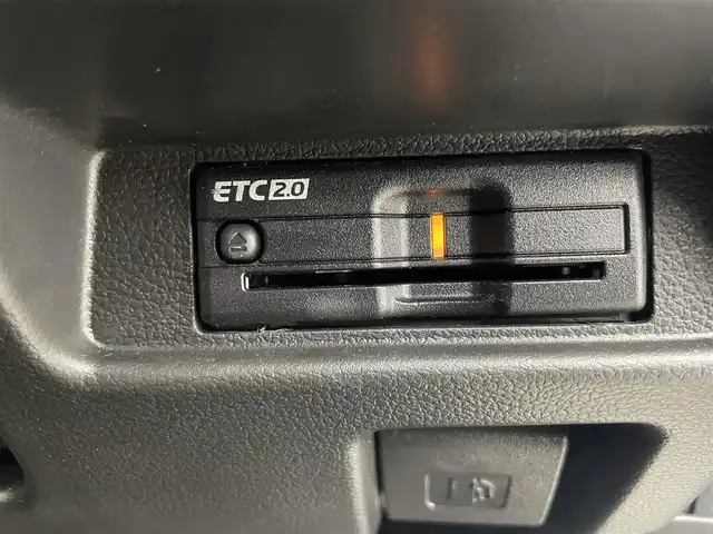 スズキ スペーシア カスタム HYBRID XS 富山県 2025(令7)年 0.8万km ピュアホワイトパール/ブラック2トーン 純正ナビ（AM/FM/BT/USB/フルセグ）/全方位カメラ/ドライブレコーダー/ETC/両側パワースライドドア/ハーフレザーシート/シートヒーター/ハンドルヒーター/衝突被害軽減システム/レーダークルーズコントロール/レーンキープアシスト/コーナーセンサー/横滑り防止装置/ヘッドアップディスプレイ/オートホールド付電子パーキング/純正アルミホイール/純正フロアマット/ハンドルヒーター/革巻きステアリング/ステアリングスイッチ/オートLEDライト/フォグライト/スマートキー