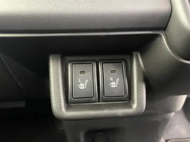 スズキ スペーシア カスタム HYBRID XS 富山県 2025(令7)年 0.8万km ピュアホワイトパール/ブラック2トーン 純正ナビ（AM/FM/BT/USB/フルセグ）/全方位カメラ/ドライブレコーダー/ETC/両側パワースライドドア/ハーフレザーシート/シートヒーター/ハンドルヒーター/衝突被害軽減システム/レーダークルーズコントロール/レーンキープアシスト/コーナーセンサー/横滑り防止装置/ヘッドアップディスプレイ/オートホールド付電子パーキング/純正アルミホイール/純正フロアマット/ハンドルヒーター/革巻きステアリング/ステアリングスイッチ/オートLEDライト/フォグライト/スマートキー