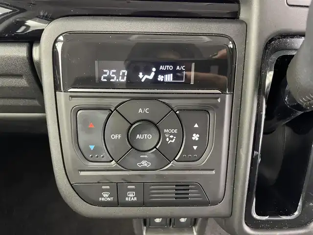 スズキ スペーシア カスタム HYBRID XS 富山県 2025(令7)年 0.8万km ピュアホワイトパール/ブラック2トーン 純正ナビ（AM/FM/BT/USB/フルセグ）/全方位カメラ/ドライブレコーダー/ETC/両側パワースライドドア/ハーフレザーシート/シートヒーター/ハンドルヒーター/衝突被害軽減システム/レーダークルーズコントロール/レーンキープアシスト/コーナーセンサー/横滑り防止装置/ヘッドアップディスプレイ/オートホールド付電子パーキング/純正アルミホイール/純正フロアマット/ハンドルヒーター/革巻きステアリング/ステアリングスイッチ/オートLEDライト/フォグライト/スマートキー