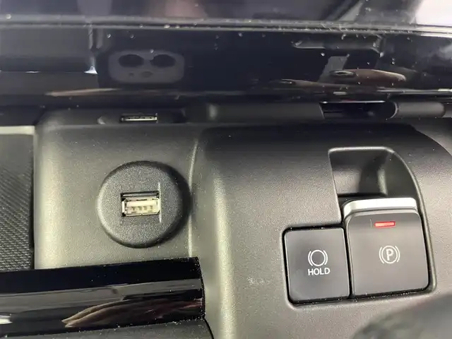 スズキ スペーシア カスタム HYBRID XS 富山県 2025(令7)年 0.8万km ピュアホワイトパール/ブラック2トーン 純正ナビ（AM/FM/BT/USB/フルセグ）/全方位カメラ/ドライブレコーダー/ETC/両側パワースライドドア/ハーフレザーシート/シートヒーター/ハンドルヒーター/衝突被害軽減システム/レーダークルーズコントロール/レーンキープアシスト/コーナーセンサー/横滑り防止装置/ヘッドアップディスプレイ/オートホールド付電子パーキング/純正アルミホイール/純正フロアマット/ハンドルヒーター/革巻きステアリング/ステアリングスイッチ/オートLEDライト/フォグライト/スマートキー