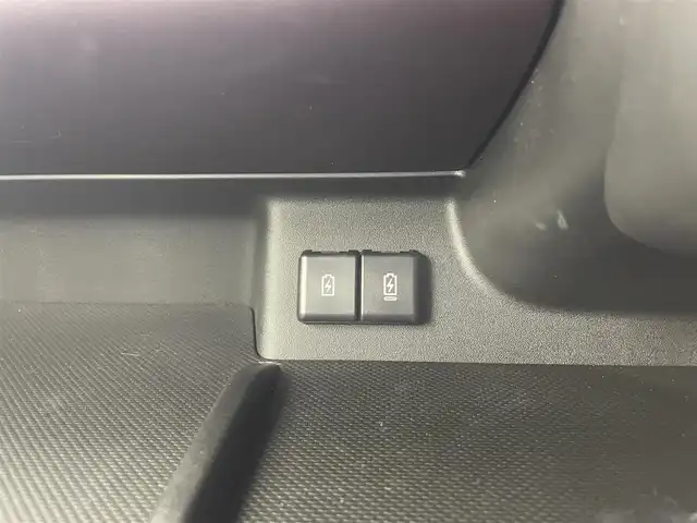 スズキ スペーシア カスタム HYBRID XS 富山県 2025(令7)年 0.8万km ピュアホワイトパール/ブラック2トーン 純正ナビ（AM/FM/BT/USB/フルセグ）/全方位カメラ/ドライブレコーダー/ETC/両側パワースライドドア/ハーフレザーシート/シートヒーター/ハンドルヒーター/衝突被害軽減システム/レーダークルーズコントロール/レーンキープアシスト/コーナーセンサー/横滑り防止装置/ヘッドアップディスプレイ/オートホールド付電子パーキング/純正アルミホイール/純正フロアマット/ハンドルヒーター/革巻きステアリング/ステアリングスイッチ/オートLEDライト/フォグライト/スマートキー