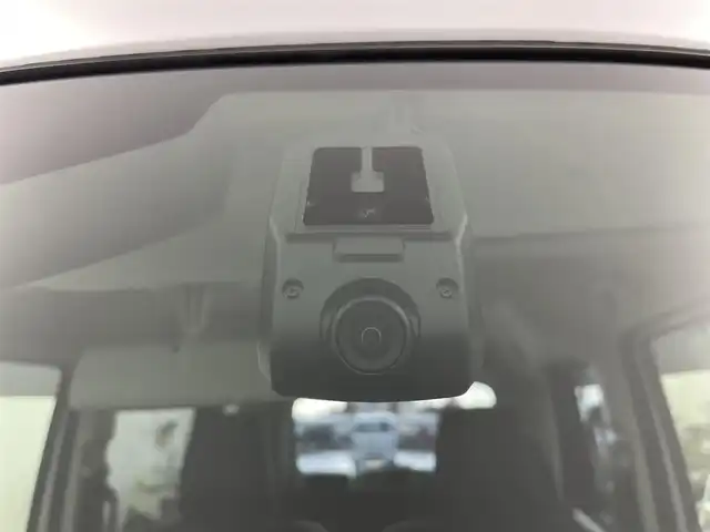 スズキ スペーシア カスタム HYBRID XS 富山県 2025(令7)年 0.8万km ピュアホワイトパール/ブラック2トーン 純正ナビ（AM/FM/BT/USB/フルセグ）/全方位カメラ/ドライブレコーダー/ETC/両側パワースライドドア/ハーフレザーシート/シートヒーター/ハンドルヒーター/衝突被害軽減システム/レーダークルーズコントロール/レーンキープアシスト/コーナーセンサー/横滑り防止装置/ヘッドアップディスプレイ/オートホールド付電子パーキング/純正アルミホイール/純正フロアマット/ハンドルヒーター/革巻きステアリング/ステアリングスイッチ/オートLEDライト/フォグライト/スマートキー