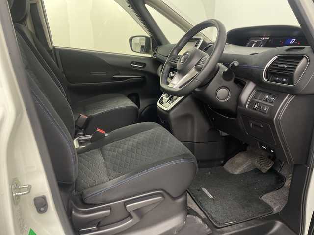 日産 セレナ e-パワー オーテック セーフティPKG 埼玉県 2019(令1)年 4.9万km ブリリアントホワイトパール 純正9インチナビ　MM518D-L/全方位カメラ/前後ドライブレコーダー/ETC/プロパイロット/自動駐車システム/車線逸脱警報/衝突軽減ブレーキ/標識認識機能/電子パーキングシステム/オートブレーキホールド/運転席・助手席シートヒーター/ステアリングヒーター/デジタルインナーミラー/プッシュスタート/ステアリングリモコン/両側パワースライドドア/純正フロアマット/純正ドアバイザー/純正15インチアルミホイール