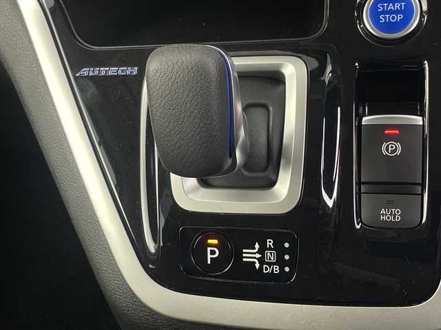 日産 セレナ e-パワー オーテック セーフティPKG 埼玉県 2019(令1)年 4.9万km ブリリアントホワイトパール 純正9インチナビ　MM518D-L/全方位カメラ/前後ドライブレコーダー/ETC/プロパイロット/自動駐車システム/車線逸脱警報/衝突軽減ブレーキ/標識認識機能/電子パーキングシステム/オートブレーキホールド/運転席・助手席シートヒーター/ステアリングヒーター/デジタルインナーミラー/プッシュスタート/ステアリングリモコン/両側パワースライドドア/純正フロアマット/純正ドアバイザー/純正15インチアルミホイール