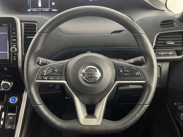 日産 セレナ e-パワー オーテック セーフティPKG 埼玉県 2019(令1)年 4.9万km ブリリアントホワイトパール 純正9インチナビ　MM518D-L/全方位カメラ/前後ドライブレコーダー/ETC/プロパイロット/自動駐車システム/車線逸脱警報/衝突軽減ブレーキ/標識認識機能/電子パーキングシステム/オートブレーキホールド/運転席・助手席シートヒーター/ステアリングヒーター/デジタルインナーミラー/プッシュスタート/ステアリングリモコン/両側パワースライドドア/純正フロアマット/純正ドアバイザー/純正15インチアルミホイール